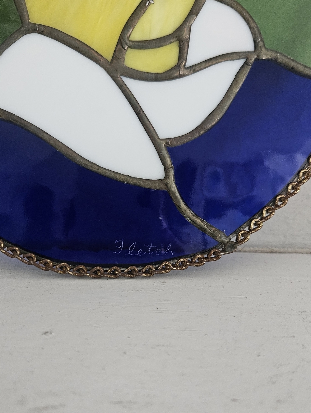 Vintage Praying Hands Stained Glass Suncatcher - Picture 4 of 7